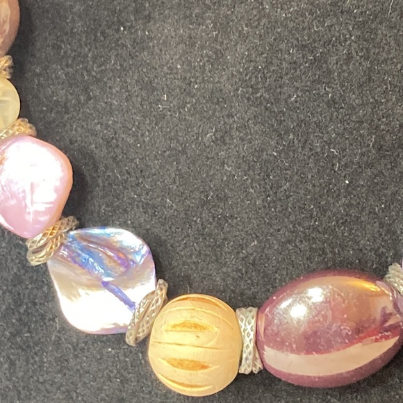 18" Purple Beaded and Shell Necklace - Picture 4 of 15